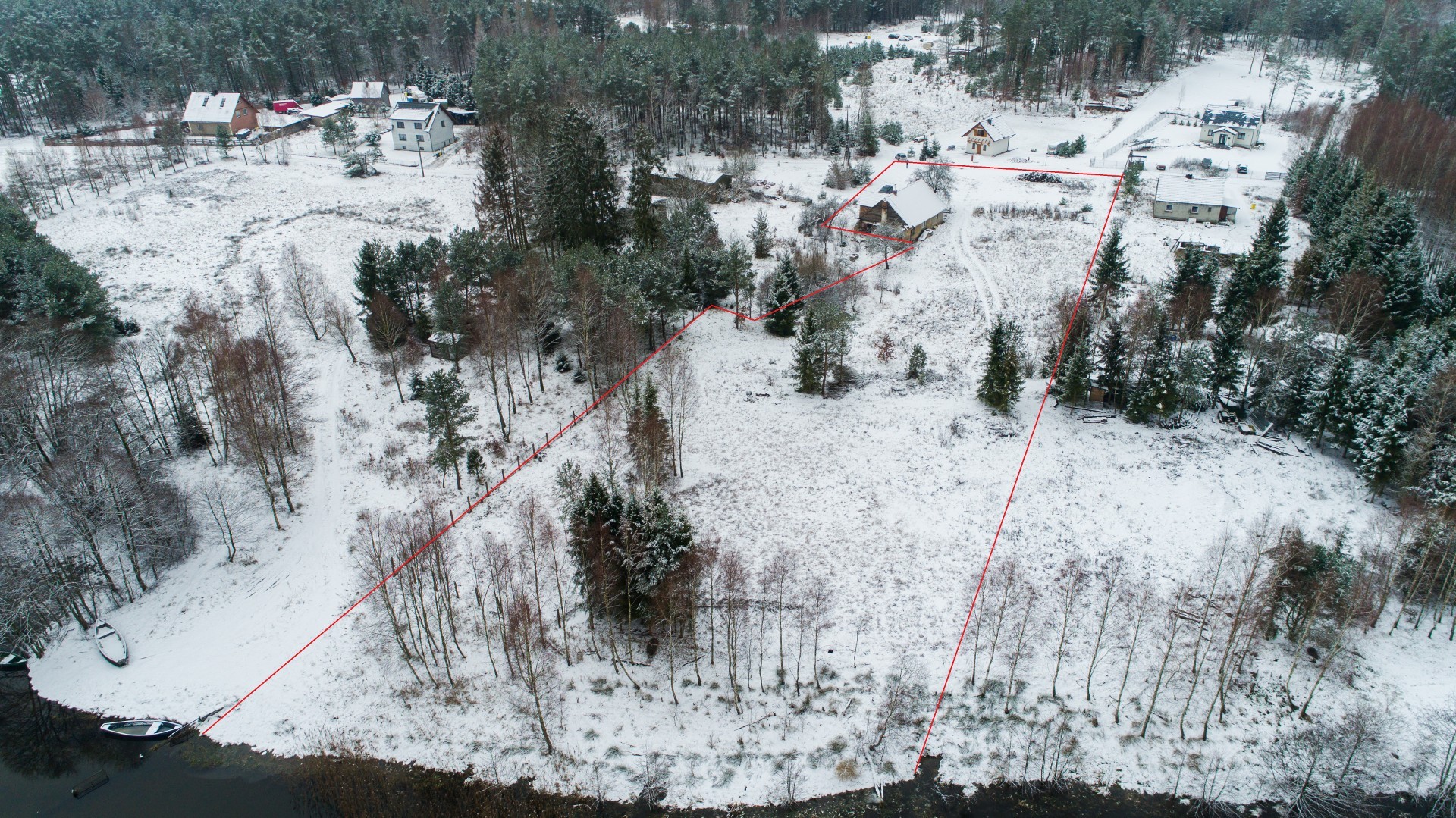 Duża działka budowlana na Kaszubach z linia brzegową Jeziora Gratka