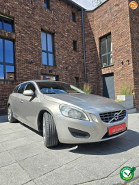 Volvo V60 I Volvo V 60 Momentum 5-cylindrowy zarejestrowany