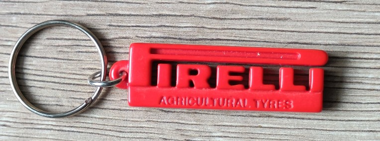 Kolekcjonerski breloczek do kluczy w kształcie logo PIRELLI-1