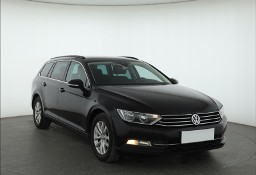 Volkswagen Passat B8 , Automat, Navi, Klimatronic, Tempomat, Parktronic,