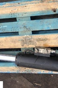 JCB 526-56 - Siłownik Wychyłu Łyźki-2