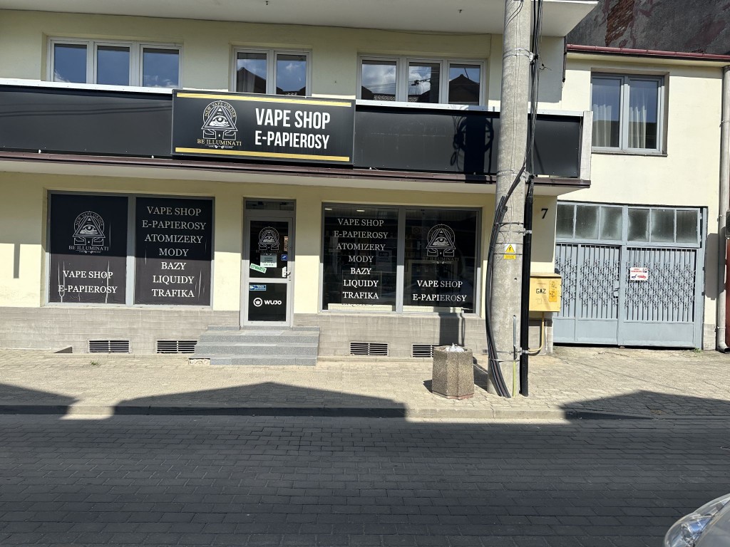 Dom jednorodzinny z lokalem handlowym na parterze w ścisłym centrum Skierniewic