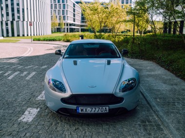 V8 Vantage-1