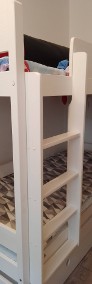 Białe drewniane łóżko piętrowe -4