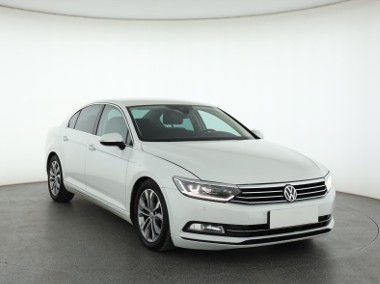 Volkswagen Passat B8 , Salon Polska, Navi, Klimatronic, Tempomat, Parktronic-1