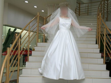 Piękna suknia ślubna.-1