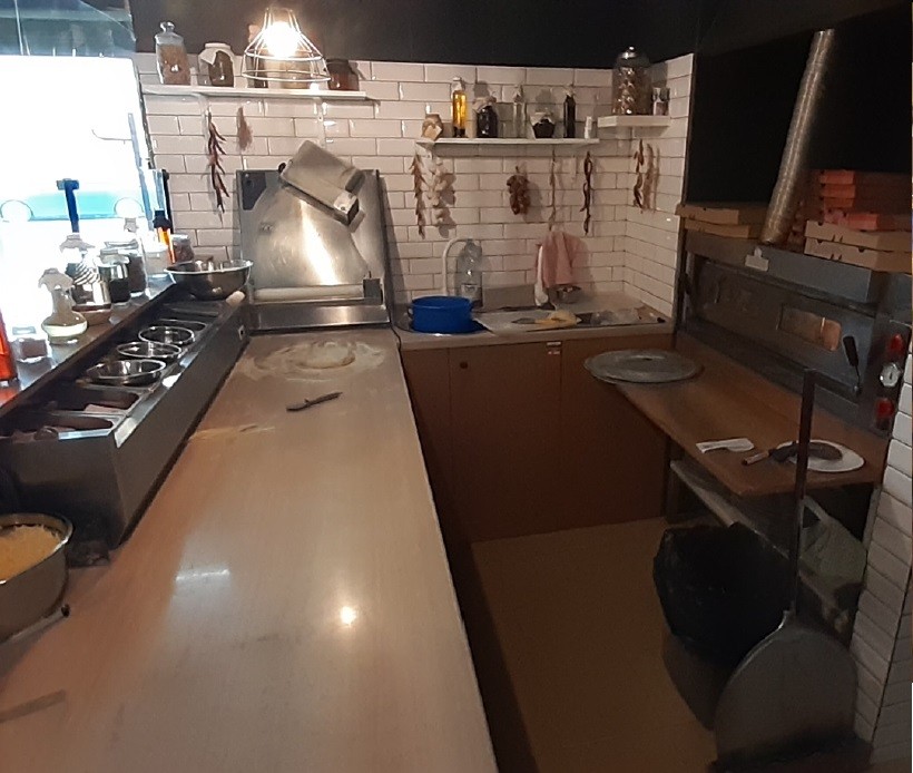 Lokal użytkowy 165 m², os. Dywizjonu 303, do wejścia - Więcej
