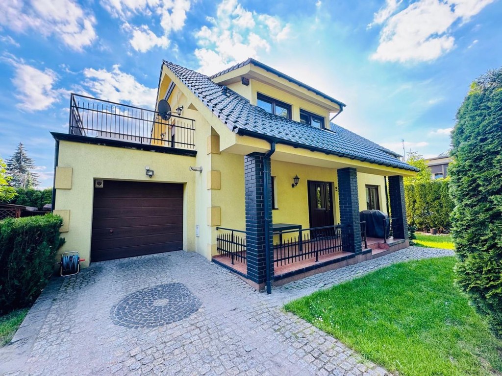 Dom wolnostojący przy lesie