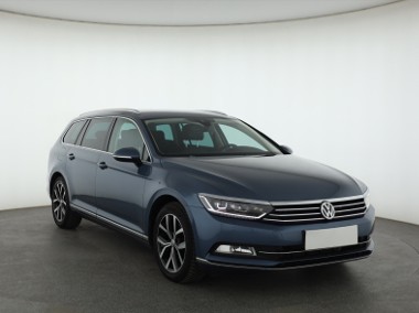 Volkswagen Passat B8 , Salon Polska, Automat, Skóra, Navi, Klimatronic, Tempomat,-1