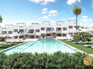 Hiszpania,  nowy kompleks mieszkaniowy w Torrevieja z widokiem na Laguna Rosa.-1