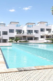 Hiszpania,  nowy kompleks mieszkaniowy w Torrevieja z widokiem na Laguna Rosa.-2