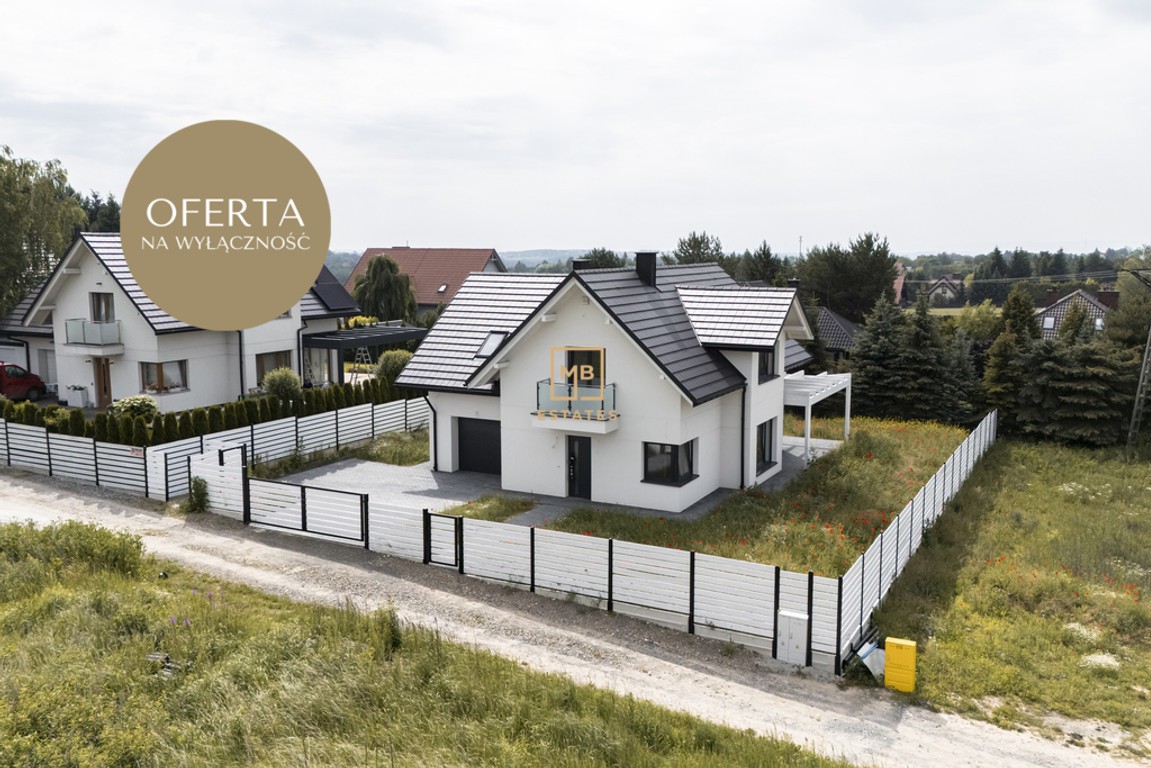 Przestronny dom z garażem w zielonej okolicy
