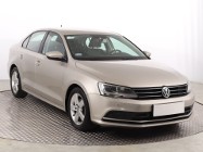 Volkswagen Jetta VI , Salon Polska, Klima, Parktronic, Podgrzewane siedzienia