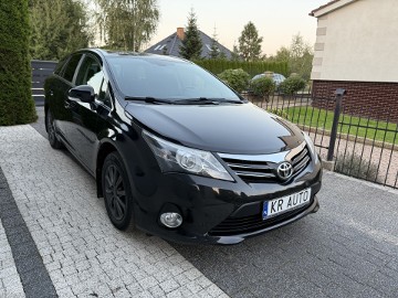 2.0 D-4D 124KM Kamera LED Navi Alu Tempomat Klimatronik !!