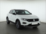 Volkswagen T-Roc , Skóra, Navi, Klimatronic, Tempomat, Parktronic,