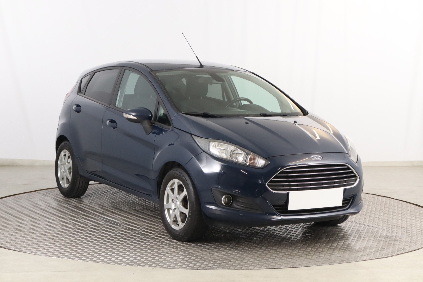 Ford Fiesta VIII , Klima, Parktronic, Podgrzewane siedzienia,ALU