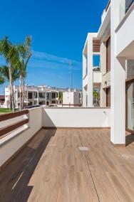 Hiszpania,  nowy kompleks mieszkaniowy w Torrevieja z basenami i parkingiem.-2
