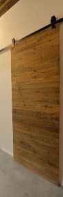 Drzwi przesuwne ze starego drewna - ekologia i styl jednocześnie - Alldeco-4