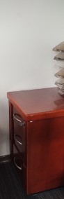 Syndyk sprzeda biurko z szufladami zamykanymi na klucz-3