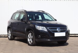 Volkswagen Tiguan , Klimatronic, Tempomat, Parktronic, Podgrzewane siedzienia