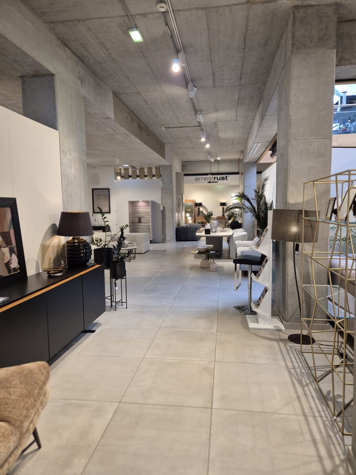 Lokal handlowy w galerii wnętrz – pohled 2