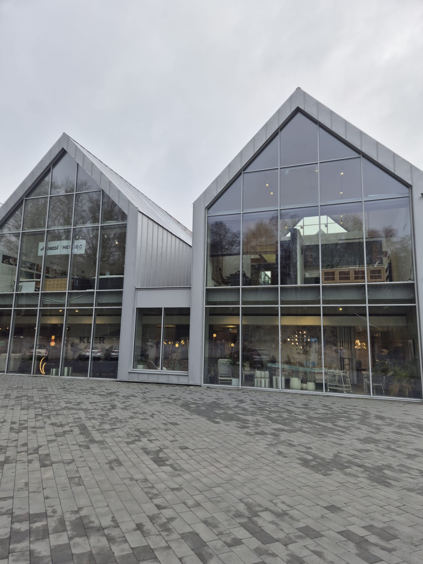 Lokal handlowy w galerii wnętrz – další