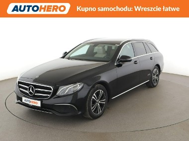 Mercedes-Benz Klasa E automat jasne skóry full LED duże ekrany kamera i asystent parkowani-1