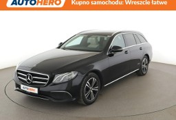 Mercedes-Benz Klasa E automat jasne skóry full LED duże ekrany kamera i asystent parkowani