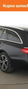 Mercedes-Benz Klasa E automat jasne skóry full LED duże ekrany kamera i asystent parkowani-4