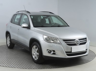 Volkswagen Tiguan , Klimatronic, Tempomat, Parktronic, Podgrzewane siedzienia-1
