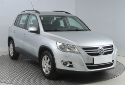 Volkswagen Tiguan , Klimatronic, Tempomat, Parktronic, Podgrzewane siedzienia