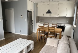 Przestronne, minimalistyczne 3-pokojowe mieszkanie w Garnizonie