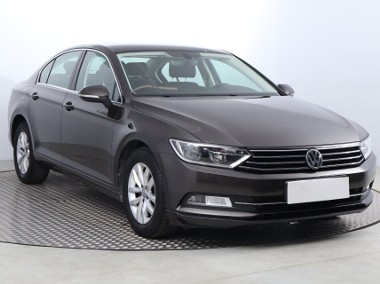 Volkswagen Passat B8 , Salon Polska, Serwis ASO, Klimatronic, Tempomat, Parktronic-1