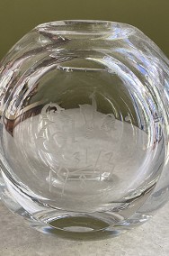 Masywny niski szklany wazonik z pamiątkowym grawerunkiem-2