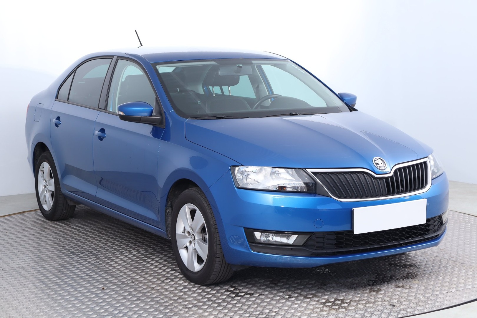 Skoda Rapid , Salon Polska, Klima, Parktronic, Podgrzewane siedzienia