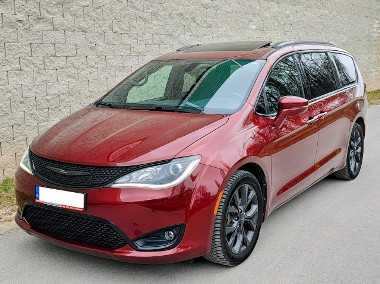 Chrysler Pacifica-1