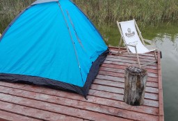 Tratwa na której mozna rozbić namiot camping kemping mazury nocleg 