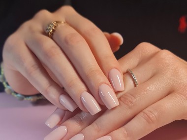 Manicure hybrydowy, wzmocnienie płytki żelem/uzupełnienie -1