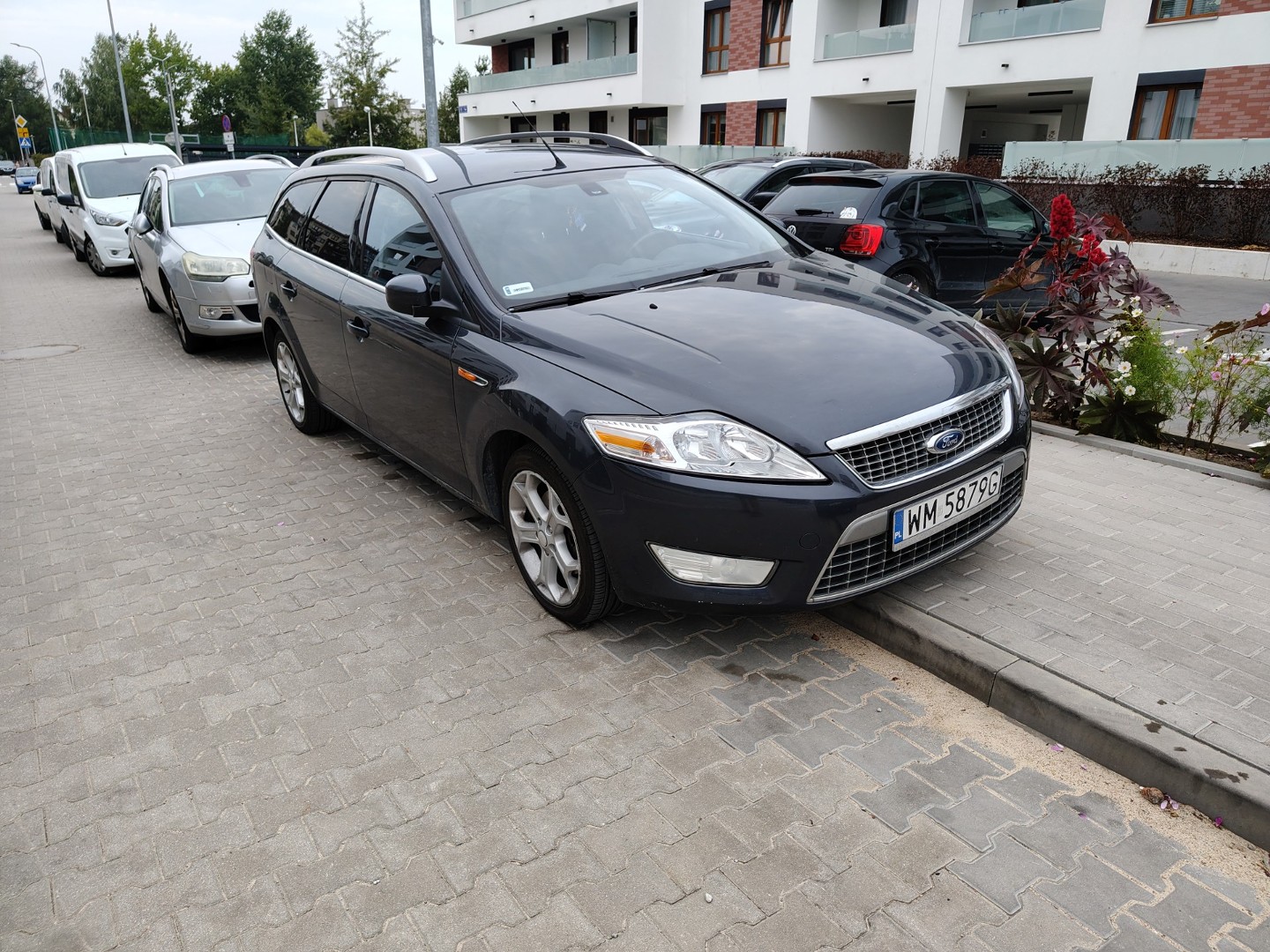 Ford Mondeo VII Titanium X, Polski salon