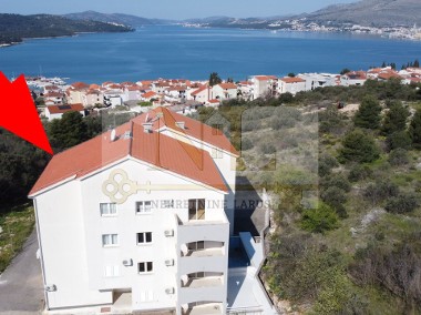Mieszkanie na najwyższym piętrze z dwoma miejscami garażowymi, Okrug Gornji-1