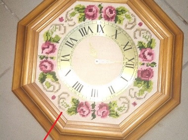 Zegar ścienny z haftowanym motywem kwiatowym-1