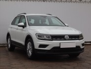 Volkswagen Tiguan , Salon Polska, Klima, Tempomat, Parktronic,