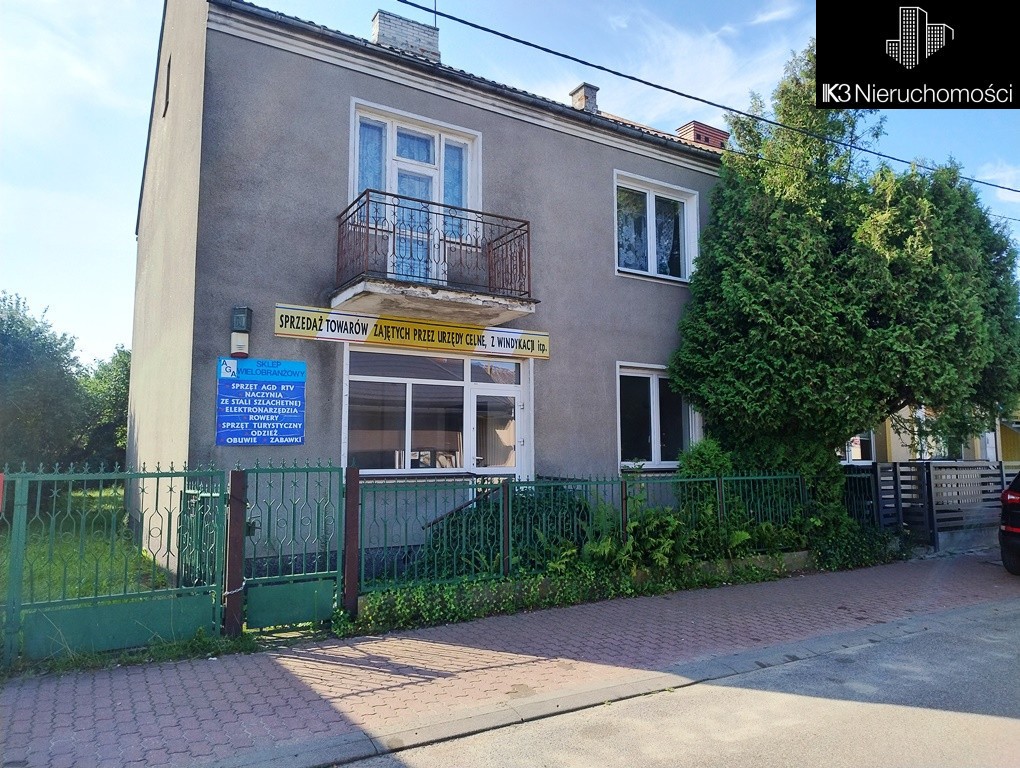 Dom z lokalem usługowym Al Łochowska