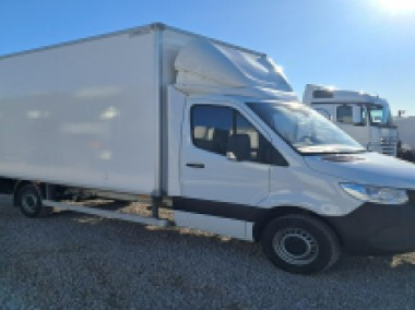 Mercedes-Benz Sprinter-1