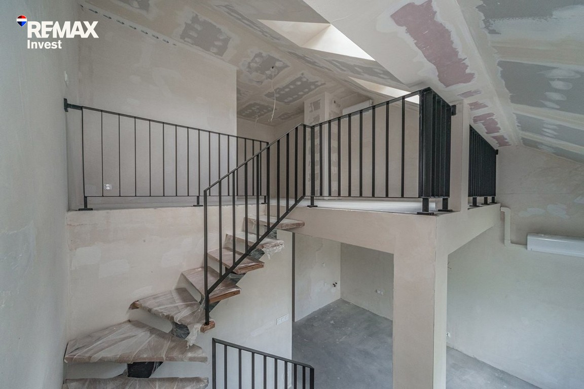 Duże mieszkanie z antresolą i balkonem