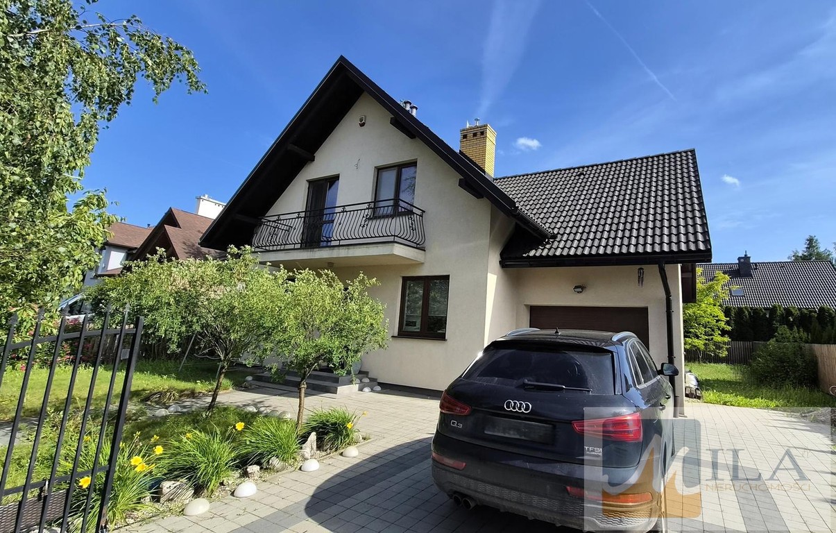 dom wolnostojący w fajnej okolicy, przytulny w otoczeniu zieleni
