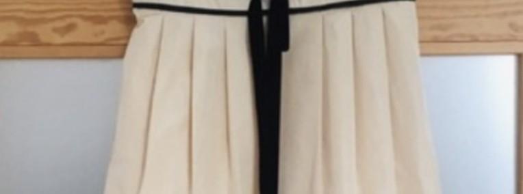 Delikatna kremowa sukienka firmy Simple-1