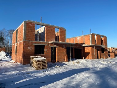 Dom w Otulinie Kampinowskiego Parku Narodowego, z widokiem na LAS-1