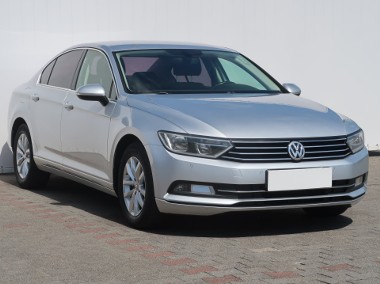 Volkswagen Passat B8 , Salon Polska, Klimatronic, Tempomat, Parktronic-1