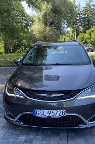 Chrysler Pacifica-2